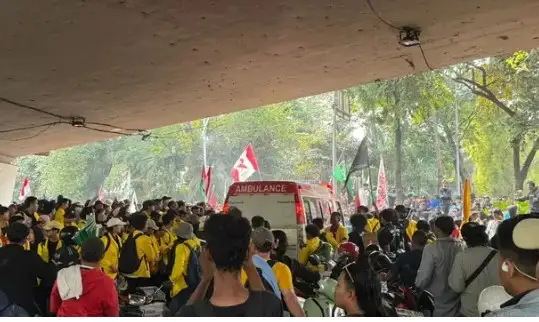 Sumpah Pemuda 2026: Mahasiswa Sibuk Orasi di DPR Bobotoh Pilih Persib!