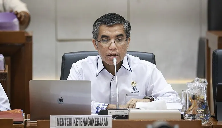 Gaji UMP 2027 Bakal Meroket? Buruh Tuntut 9,5%, Menaker Siapkan Ini!