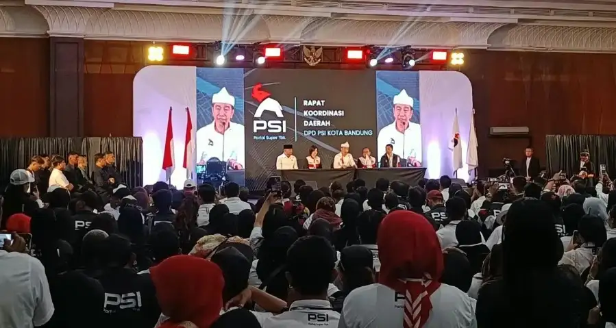Jokowi Pamer KTA PSI, Tegaskan Jadi Anggota Sejak 2025